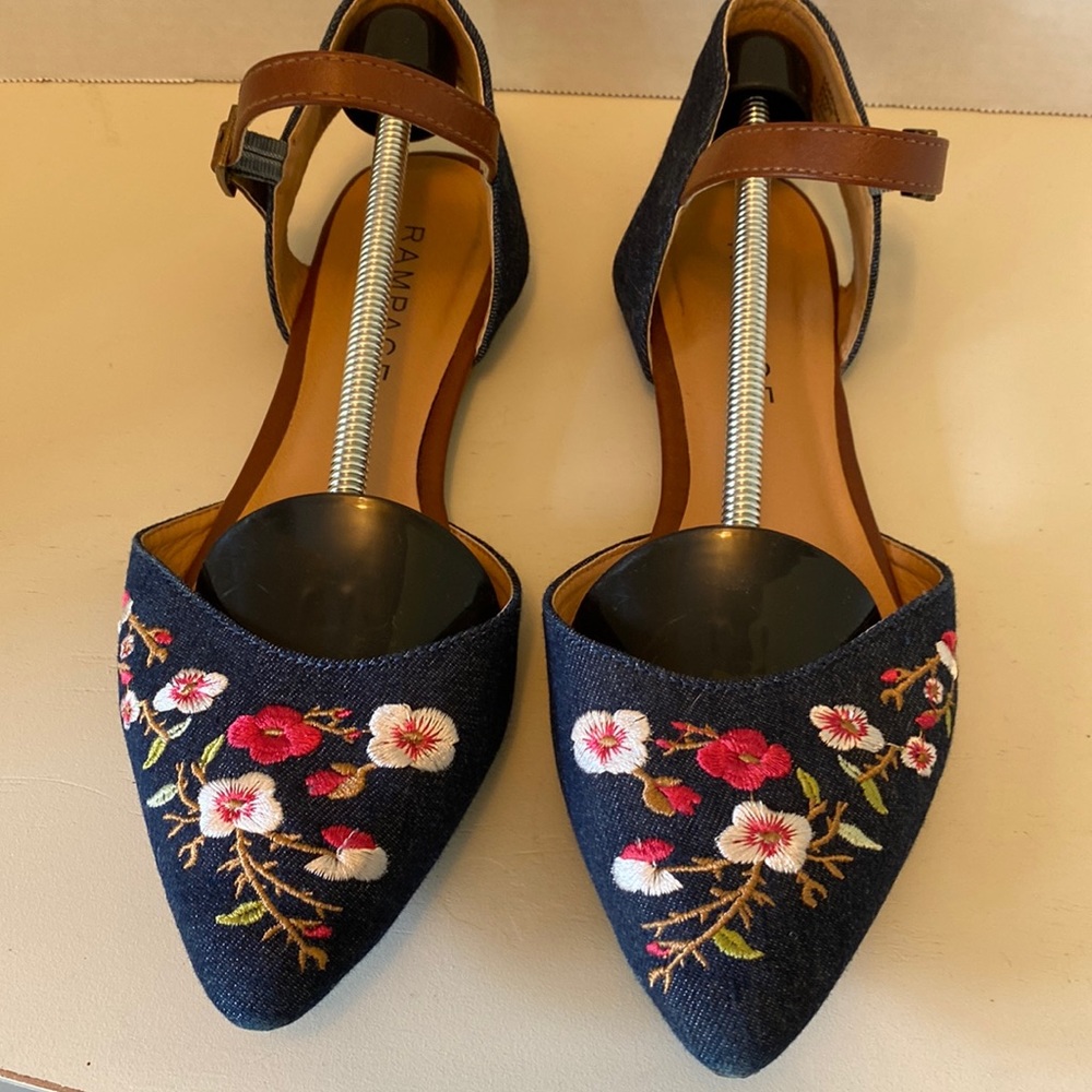 Size 7 1/2 Rampage ankle strap flats